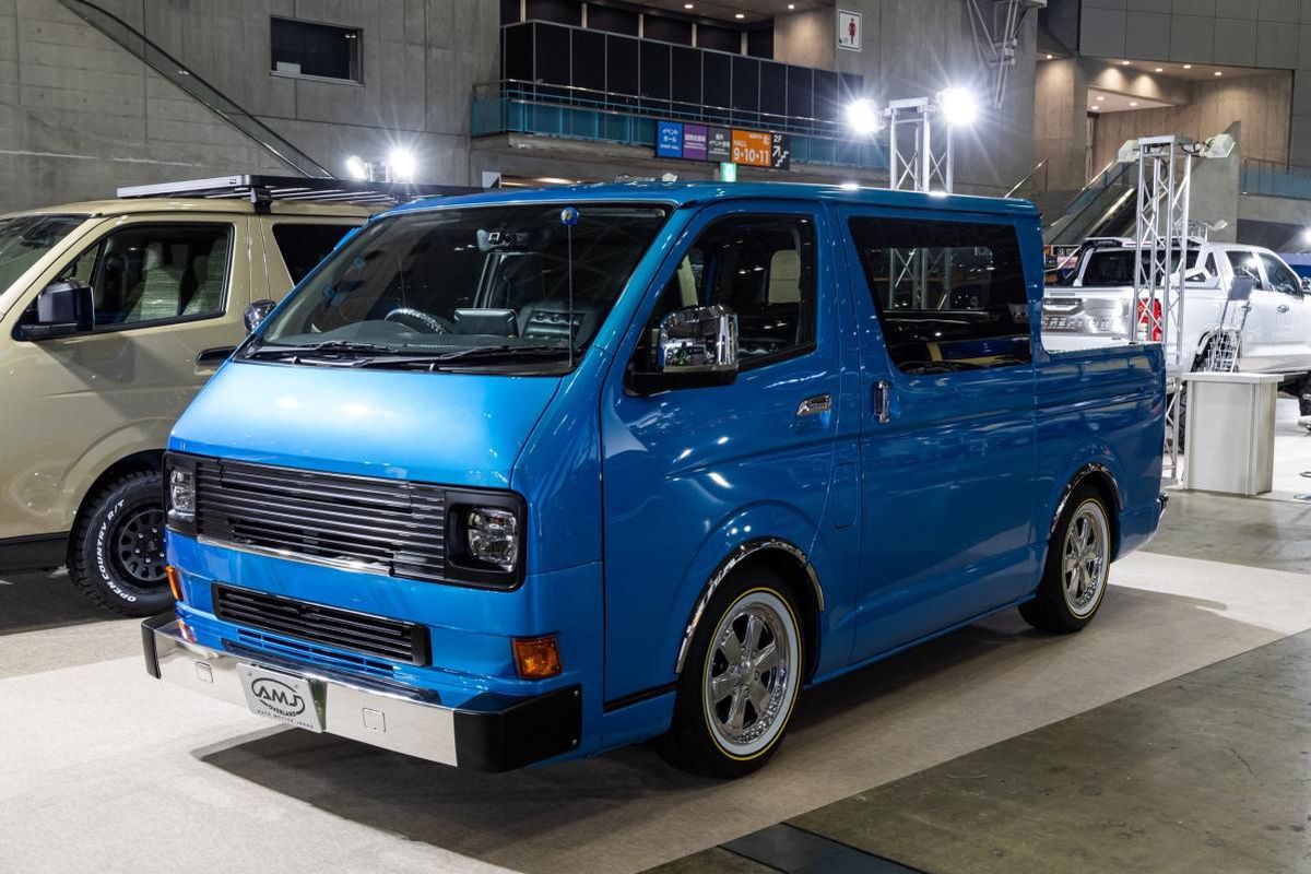 Modifikasi Toyota HiAce Diubah Jadi Pikap Double Cabin