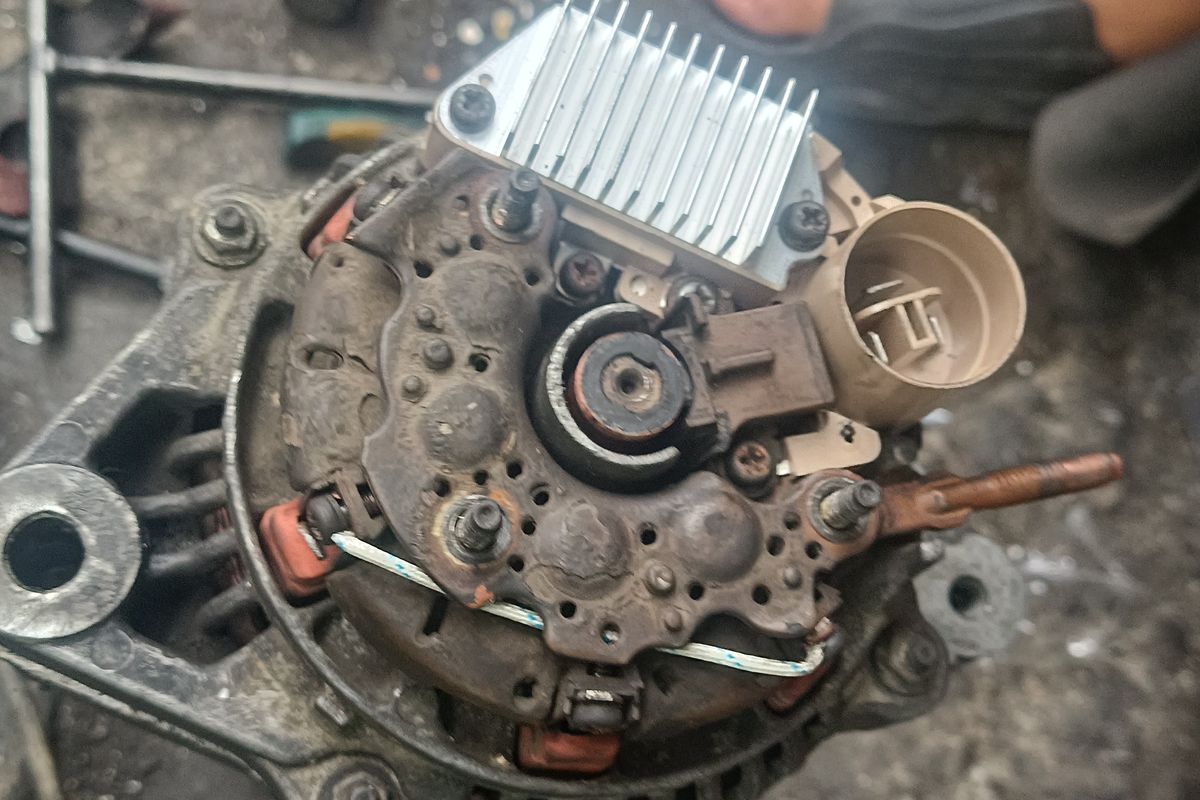 perawatan alternator, umur pakai alternator, kerusakan alternator, desain mobil dan alternator, Cara Merawat Alternator Agar Awet dan Tahan Lama