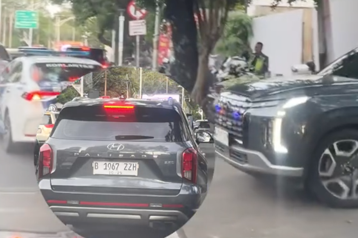 mobil, pelat khusus, pelat nomor, pelat dewa, pelat nomor kendaraan, Viral Hyundai Palisade Pelat ZZ Dikawal dari Salon, Ini Kata Polisi