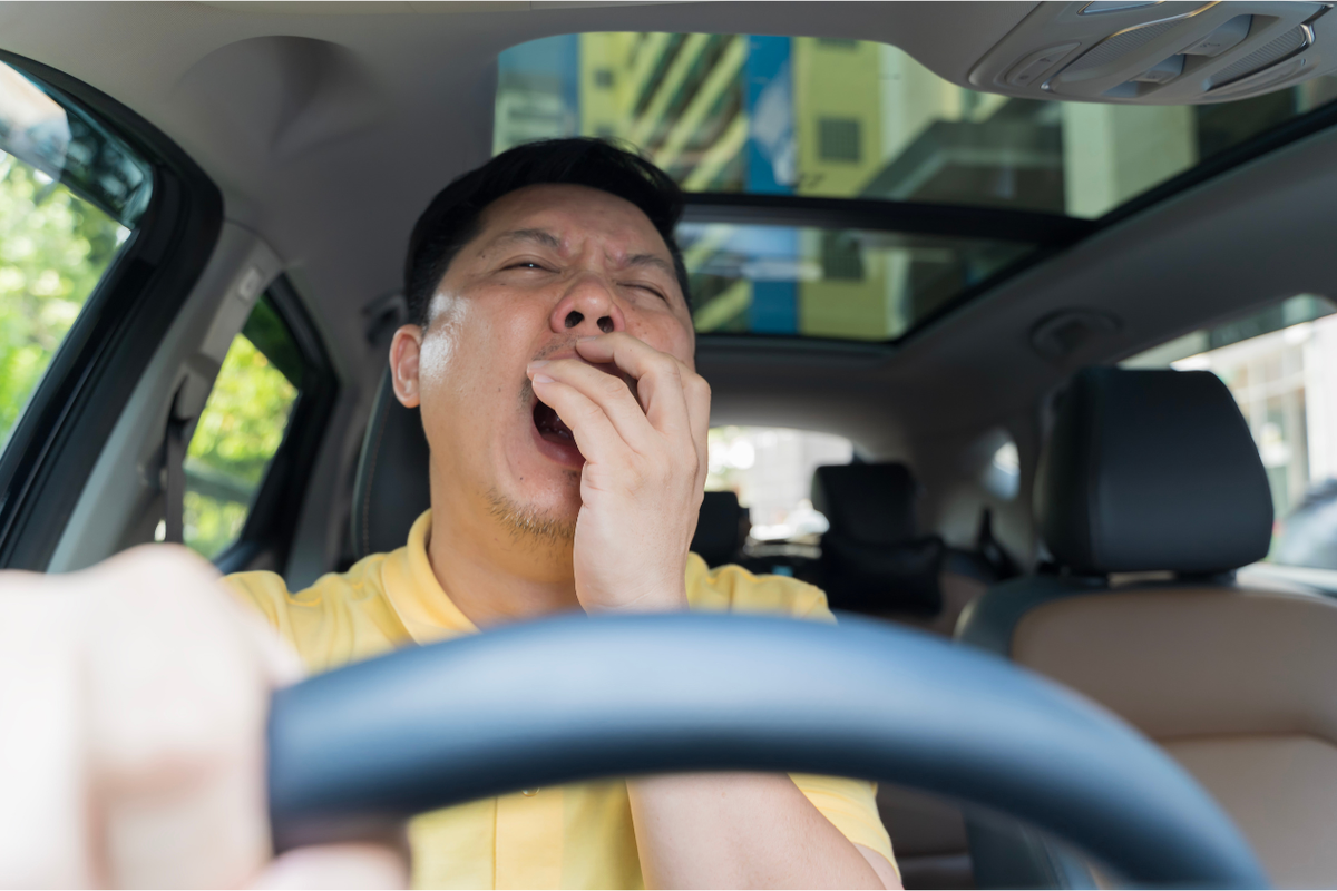 Cara Tingkatkan Fokus Saat Mengemudi di Bulan Puasa