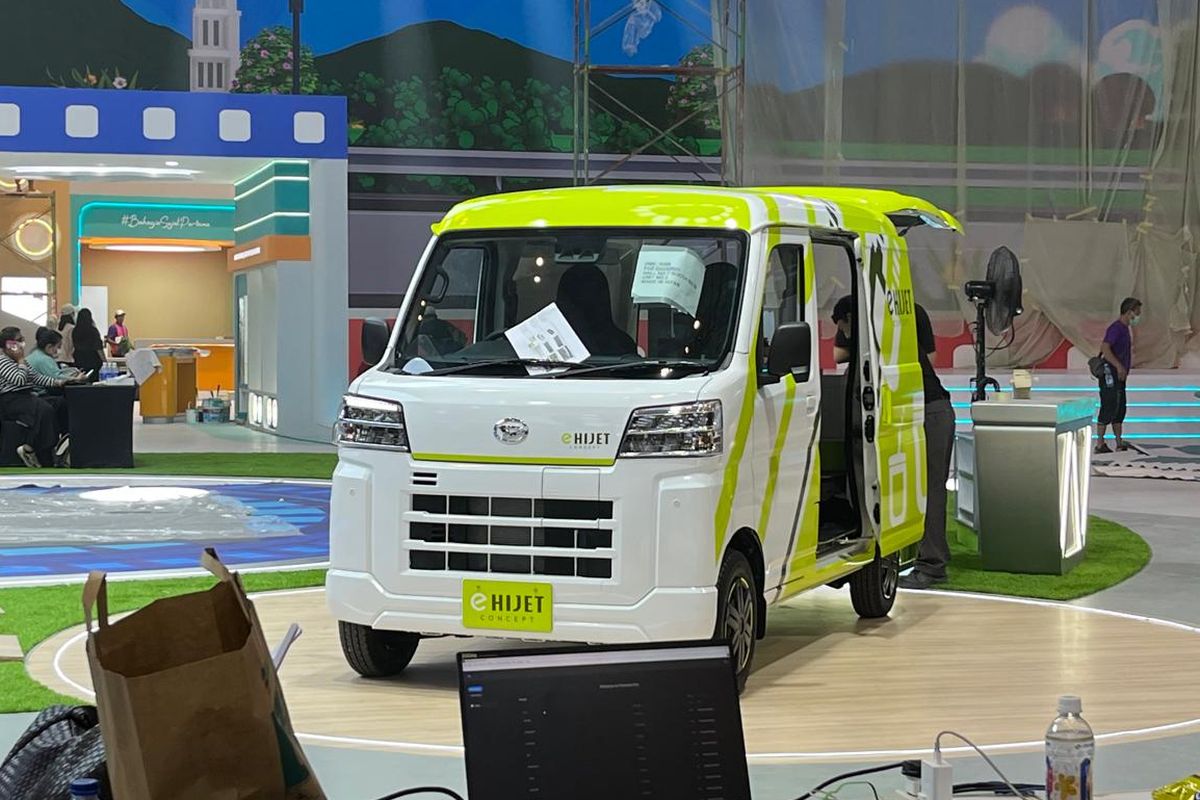 GIIAS, GIIAS 2025, Daihatsu Hijet, booth daihatsu giias, daihatsu e hijet, mobil listrik daihatsu, Intip Persiapan GIIAS 2025, Daihatsu Bawa Hijet