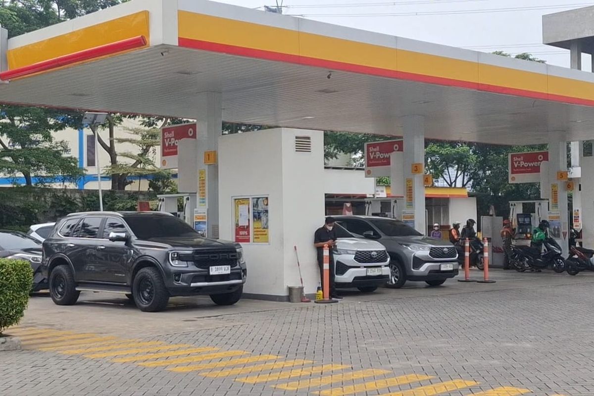 kelangkaan BBM, kementerian esdm, Pertamax oplosan, izin impor BBM, Penyebab Kelangkaan BBM Swasta di Indonesia, Apa yang Terjadi?