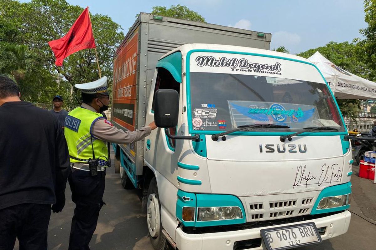 Jakarta Utara, kendaraan bermotor, penegakan uji emisi, denda pelanggar, Penegakan Aturan Uji Emisi: Denda hingga Rp 15 Juta di Jakarta