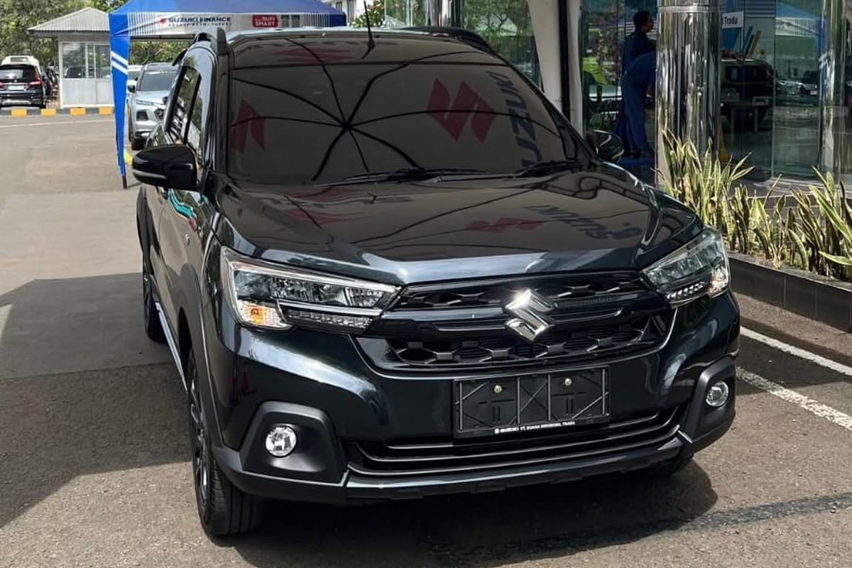 mobil, skema cicilan, Suzuki, Suzuki XL7 Hybrid, Suzuki XL7 Hybrid Alpha Kuro, Skema Cicilan Suzuki Hybrid Alpha Kuro: per Bulan Rp 5 Jutaan