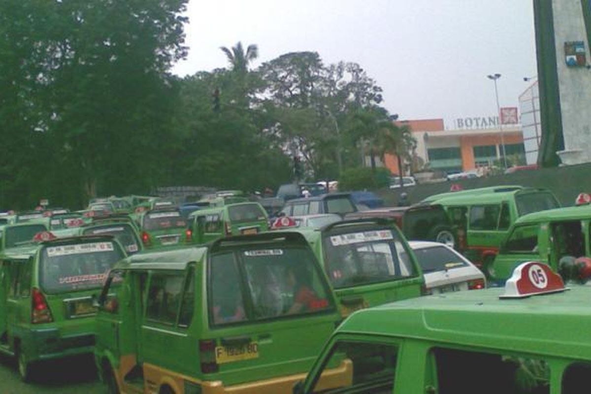 Transportasi umum, angkot Bogor, Kota Bogor, angkot tua, Angkot Tua di Kota Bogor Mulai Dikandangkan