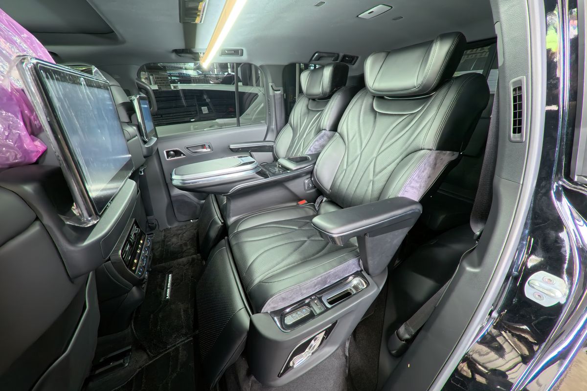 Jok Mobil, pilot seat, pilot seat mobil, Ferrari Jok, Ferrari Jok Cibubur, Tren Pilot Seat 2025: Modifikasi Interior Mobil Jadi Mewah