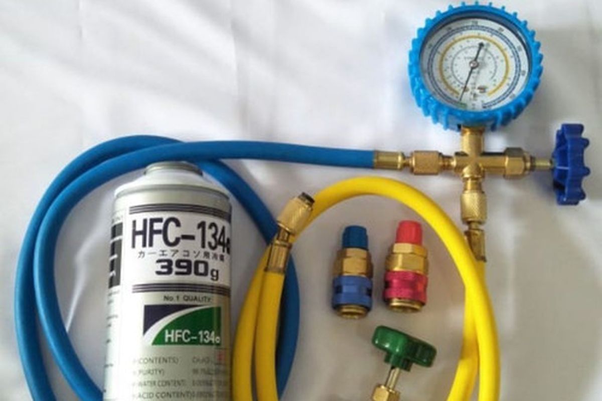 freon AC mobil, perawatan rutin, Freon ac mobil, kebocoran freon, kerusakan kompresor, Bahaya Freon AC Habis untuk Kompresor Mobil