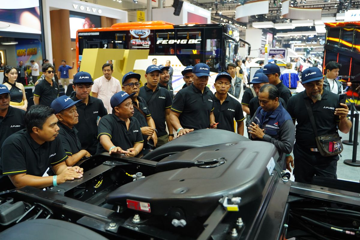 Fuso, kendaraan niaga, Mitsubishi Fuso, Euro 4, GIIAS 2025, fuso, euro 4, Mitsubishi fuso, Mitsubishi Fuso Edukasi Konsumen Terkait Euro 4