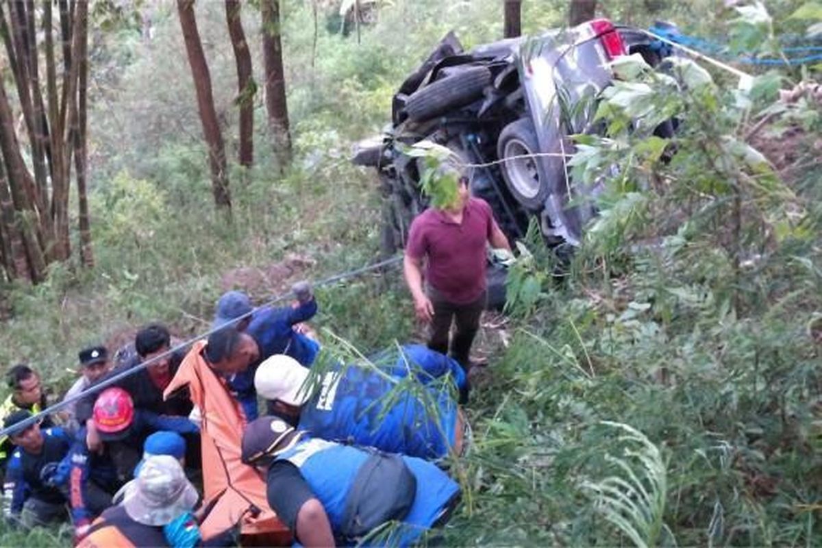 rem blong, innova, turunan, mobil rem blong, kecelakaan pacet mojokerto, cangar pacet, Belajar dari Kecelakaan Innova di Pacet Mojokerto: Ini Kesalahan Umum Pengemudi di Turunan