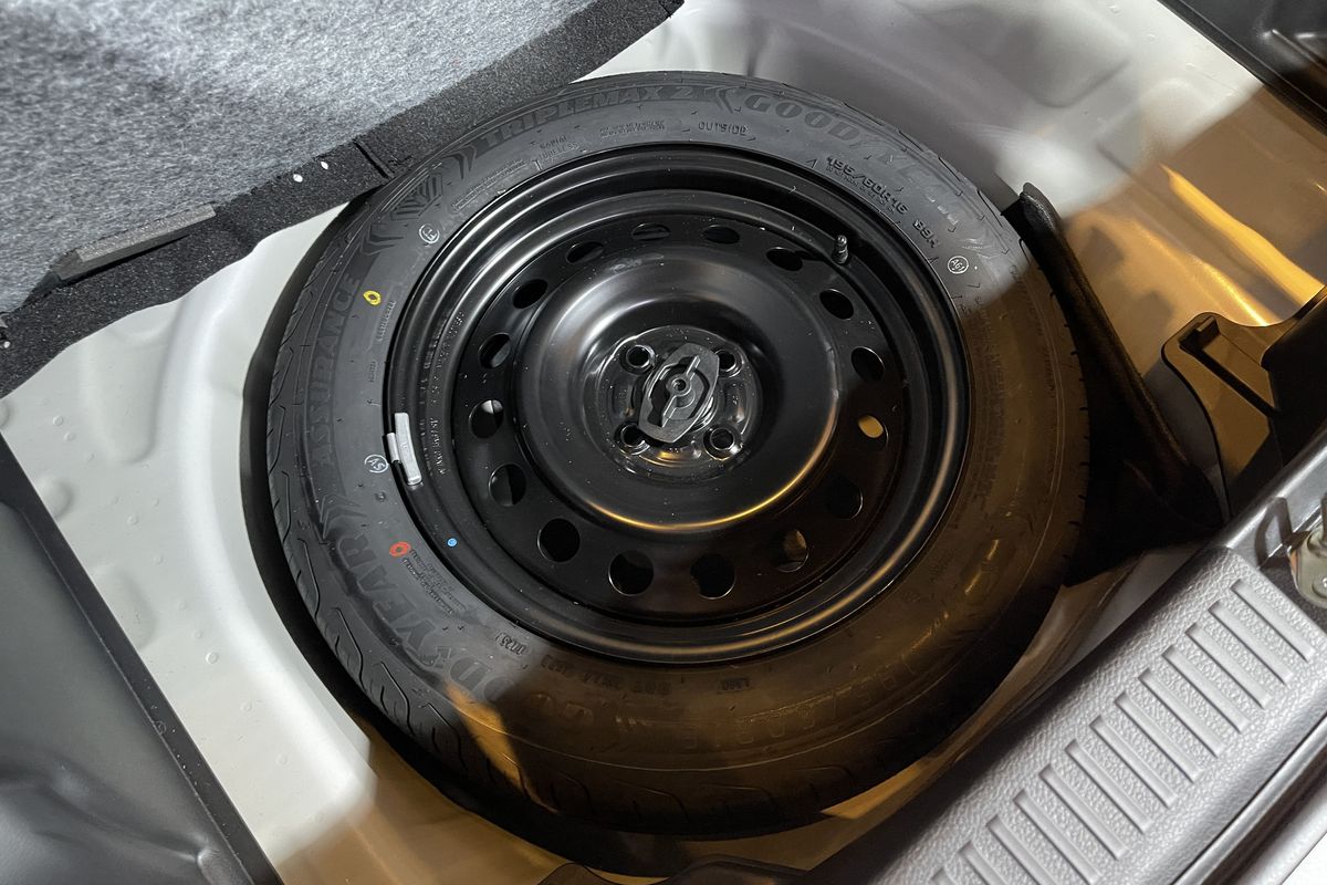 Ban Cadangan Tak Bisa Menggantikan Peran Ban Utama secara Utuh