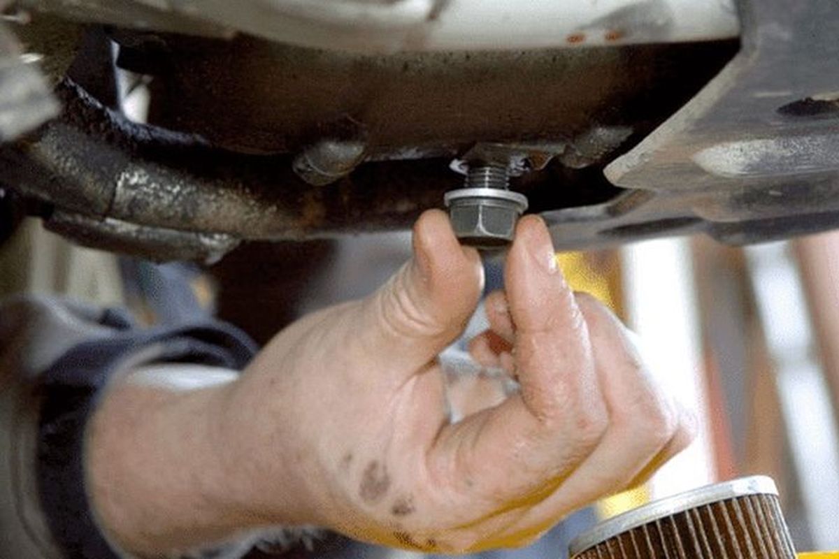 oli mesin, drain bolt, penyetelan torsi, performa sepeda motor, Drain Bolt Sepeda Motor: Fungsi dan Cara Penyetelan Torsinya
