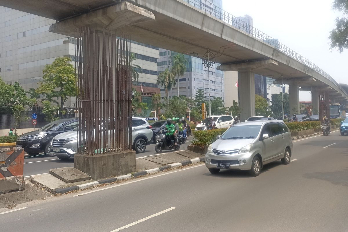Tak Menutup Jalan, Begini Rekayasa Lalin Pembongkaran Tiang Monorel