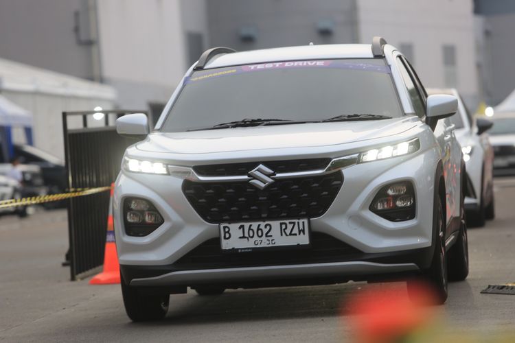 Suzuki, K15B, Fronx GL, GIIAS 2025, suzuki fronx, Tes Singkat Fronx Tipe GL yang Punya Tenaga Lebih Besar di GIIAS 2025