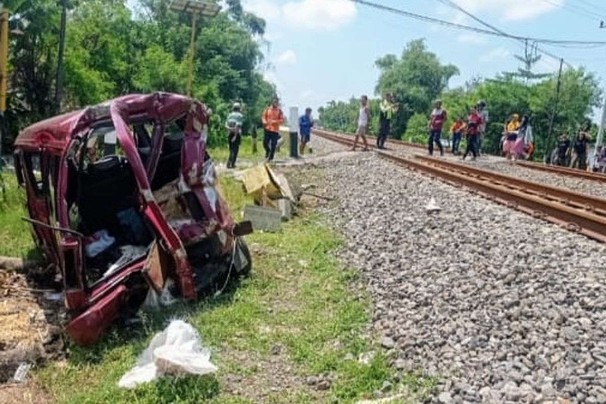 tips berkendara aman, pelintasan tanpa palang pintu, pelintasan kereta tanpa palang pintu, Jangan Ambil Risiko, Ini Tips Aman Melintas Pelintasan Kereta