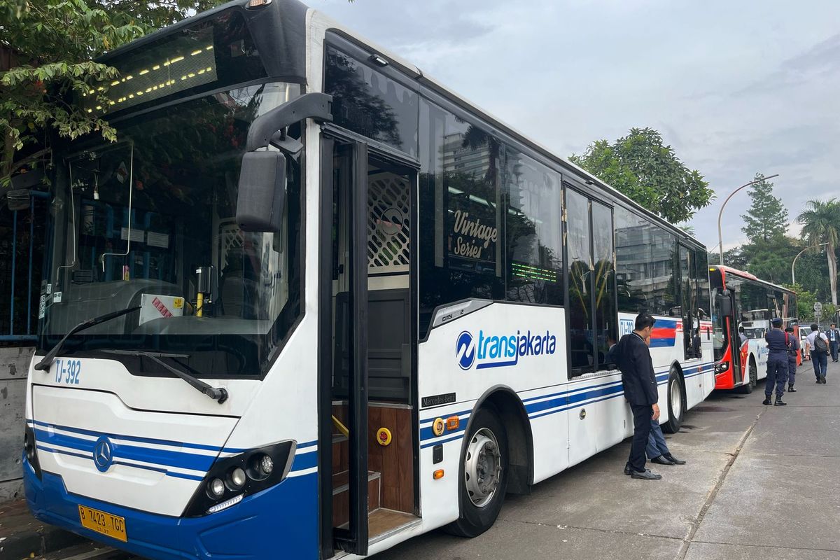 Dinas Perhubungan, kendaraan umum, HUT Jakarta, Kendaraan umum, Transjakarta, MRT Jakarta, LRT Jakarta, transjakarta, Transportasi umum, Pemprov DKI, Berlaku Hanya Hari Ini, Naik Kendaraan Umum di Jakarta Cuma Rp 1