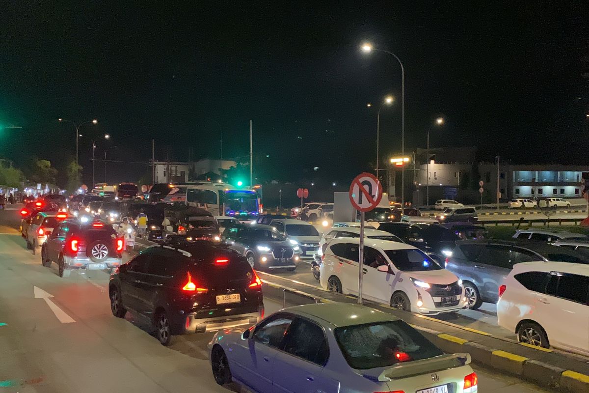 Apa Penyebab Macet di Pintu Keluar Tol Bocimi?