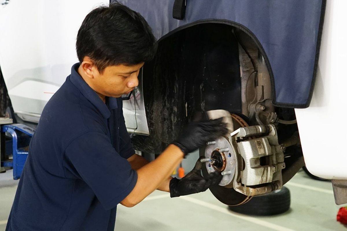 rem mobil macet, Pemicu rem mobil blong, pentingnya perawatan rem mobil berkala, Waspadai Rem Mobil Macet, Kenali Tanda dan Cara Mengatasinya