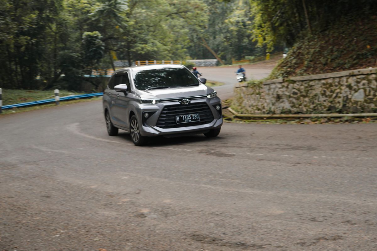 Mobil Hybrid, mobil listrik, Mudik Lebaran, tarif tol, Jakarta-Surabaya, mobil konvensional, biaya mudik, Mudik Lebaran Jakarta-Surabaya, Lebih Irit ICE, HEV, atau EV?