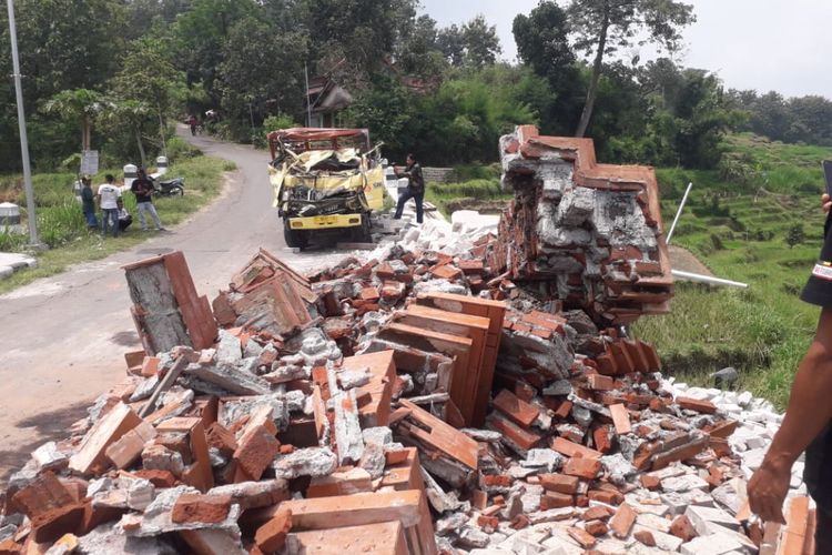 pengereman, rem blong, exhaust brake, Pengereman, truk rem blong, Bus rem blong, Kurangi Risiko Rem Blong, Ini Cara Mengemudikan Truk dan Bus di Turunan
