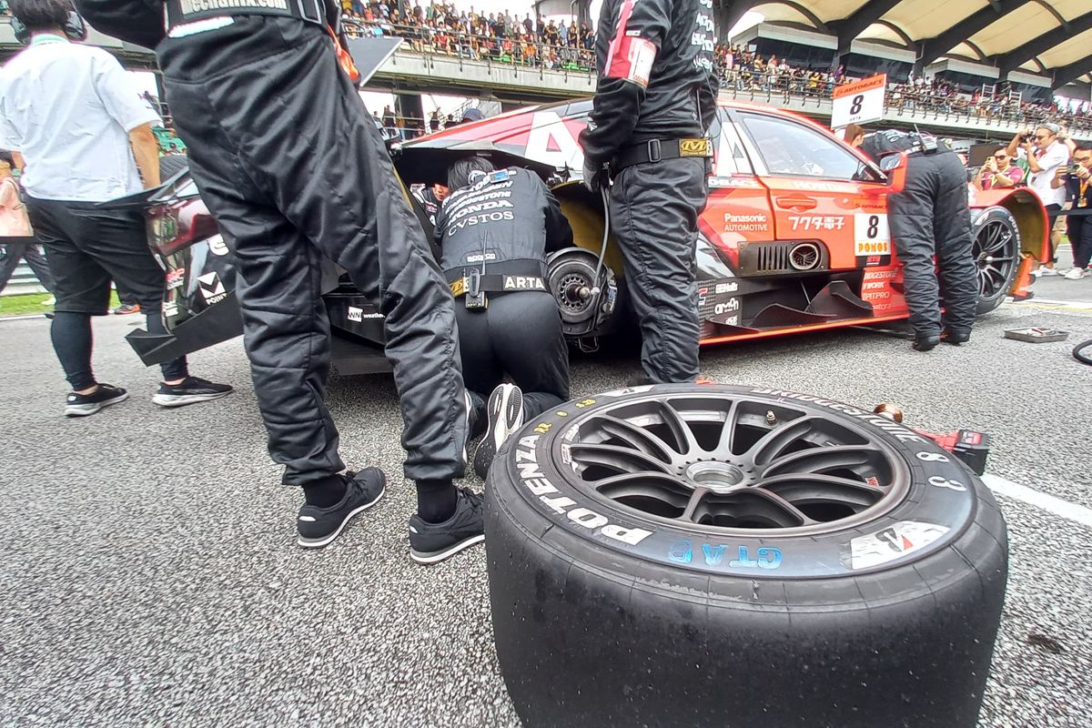 mobil balap, Tekanan ban, tekanan ban, Bridgestone, Super GT Malaysia, Sirkuit Sepang, ban balap, Bridgestone Motorsport, Tekanan Ban Pada Mobil Balap Bisa Jadi Penentu Kemenangan