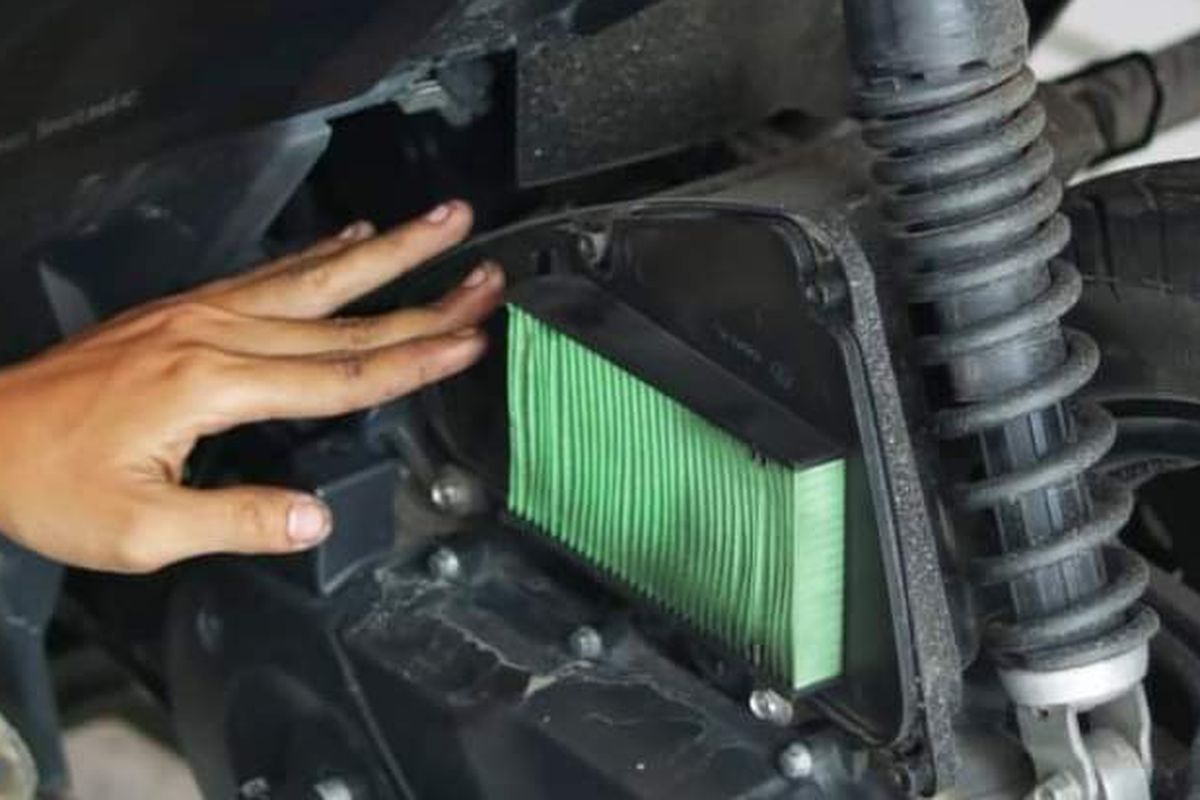 Filter udara, filter udara, Filter Udara, servis motor, bengkel motor, tips motor, filter udara motor, Ini Bahaya Membiarkan Filter Udara Motor Kemasukan Air