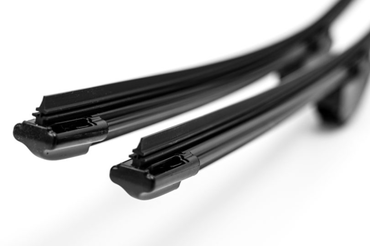 Wiper frameless, wiper konvensional, karet wiper mobil, Wiper Frameless Lebih Modern Tapi Kurang Efektif, Ini Penjelasan Ahli