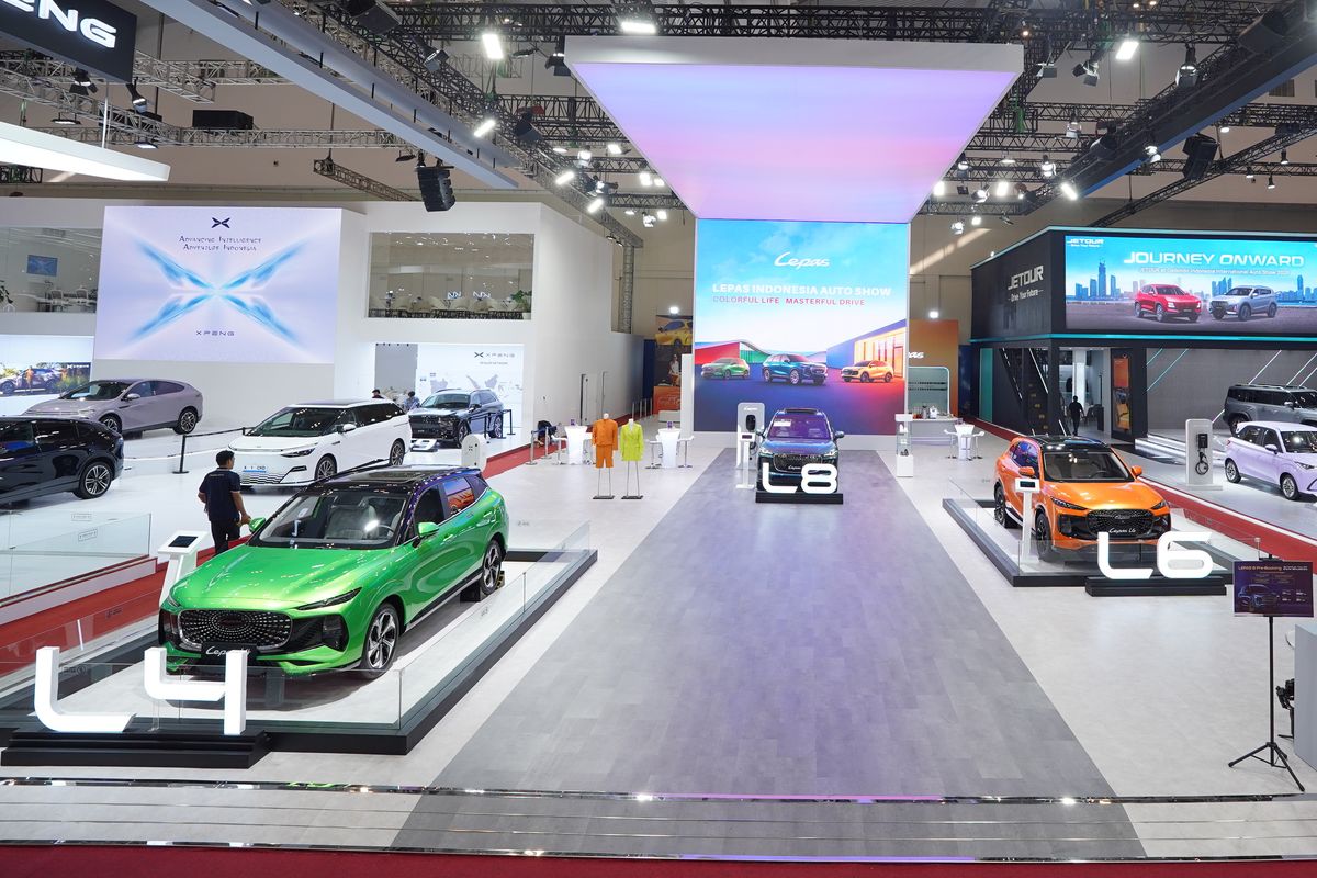 Lepas L8, Zeng Shuo, kendaraan energi baru, GIIAS 2025, Lepas Luncurkan Tiga Model Mobil Energi Baru di GIIAS 2025