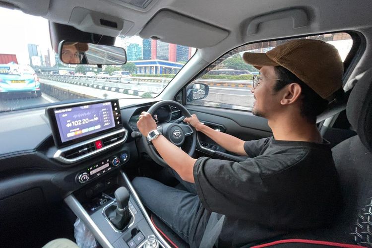 Uji Konsumsi Bahan Bakar Daihatsu Rocky e-Smart Hybrid di Jakarta