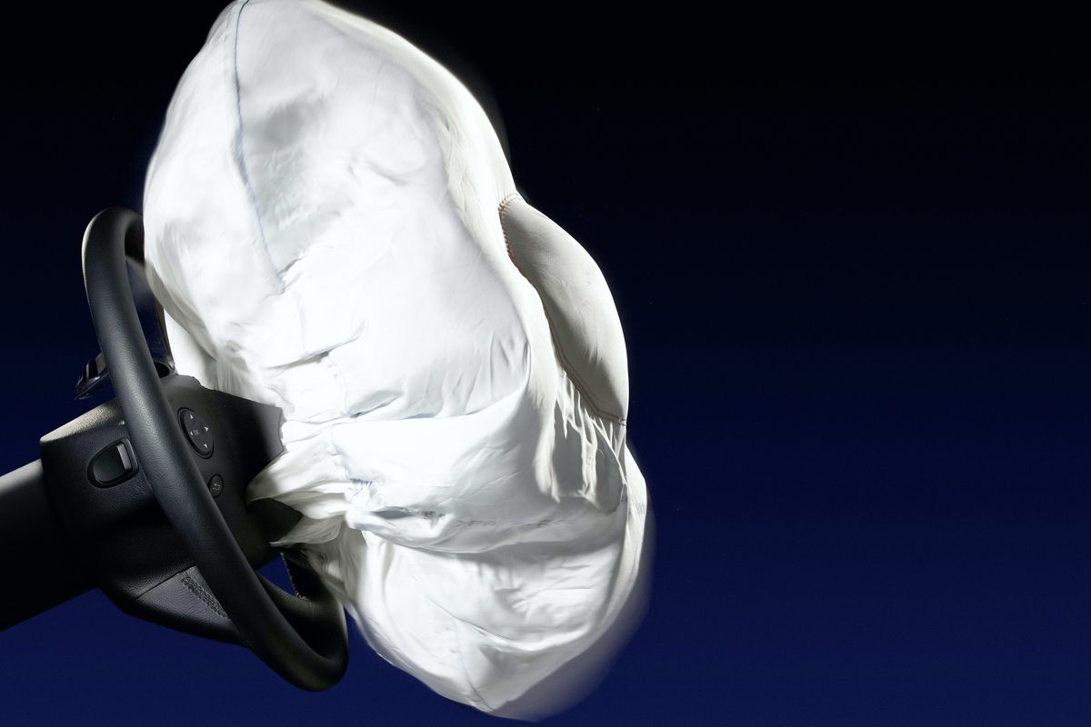 Toyota Astra Motor, pelayanan pelanggan, Keselamatan Kendaraan, pemeriksaan airbag, Pemeriksaan Airbag Inflator Toyota: Penting untuk Pemilik Mobil