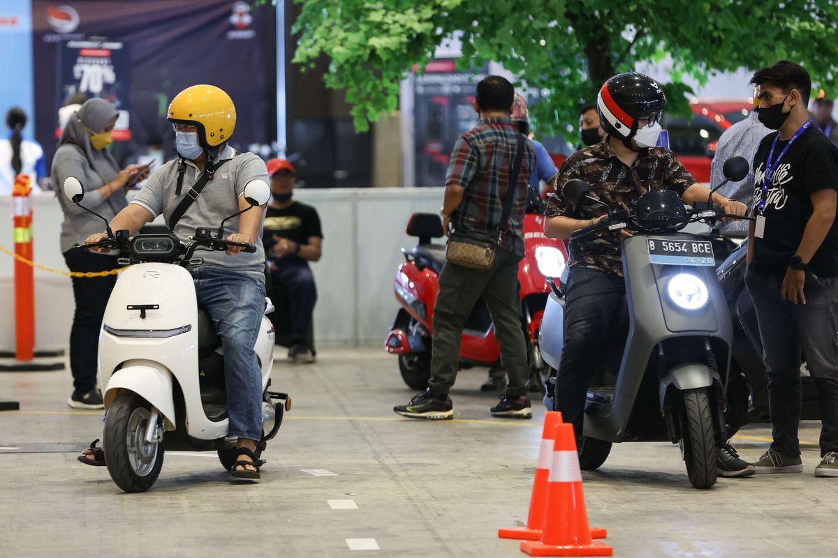PEVS, PEVS 2025, pameran kendaraan listrik, Jadwal PEVS 2025, Harga tiket PEVS 2025, Jadwal dan Harga Tiket Pameran Kendaraan Listrik PEVS 2025