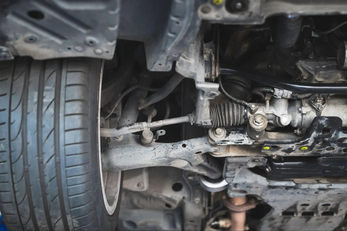 bengkel spesialis kaki-kaki, perbaikan mobil, kerusakan kaki-kaki mobil, racksteer mobil, Rentan Rusak, Biaya Rekondisi Racksteer Mulai Rp 1 Jutaan