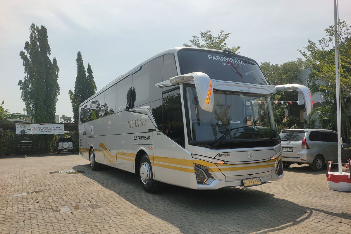 bus pariwisata, bus baru, medium bus, bus mewah, White Horse, White Horse Luncurkan Bus Weha One Terbaru, Ada Sofa dan Ruang Karaoke