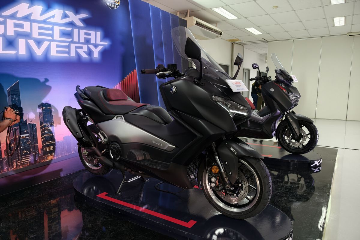 Yamaha TMAX vs BMW C 400 GT: Komparasi Skutik Premium di Indonesia