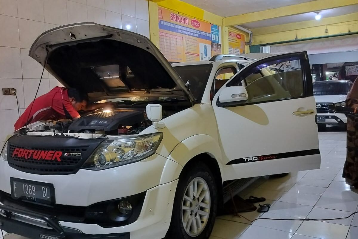 AC mobil, AC Mobil, perawatan AC, Evaporator AC Mobil, bengkel AC mobil, Cara Mudah Cek Kondisi AC Mobil Pakai Endoskopi