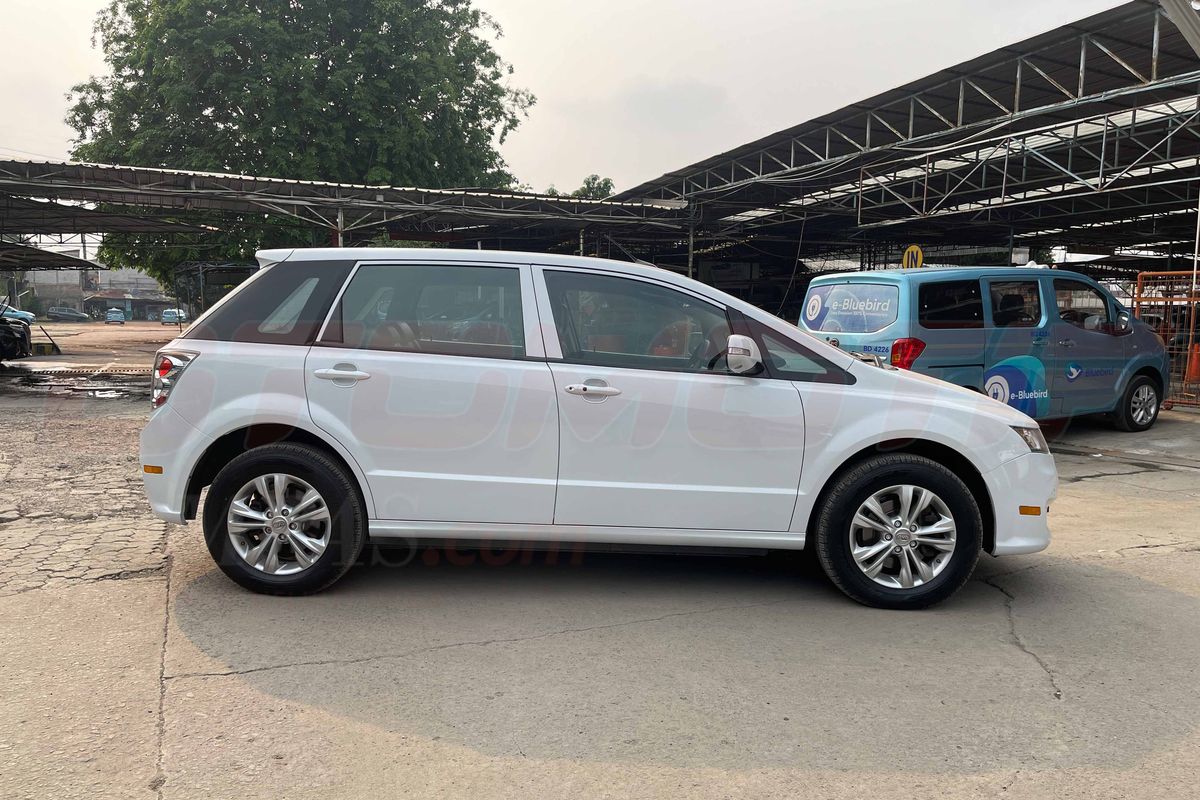 Mobil listrik, BYD e6, taksi listrik, MPV listrik, mobil listrik, Perbandingan BYD e6 dan M6: Fungsional vs Mewah