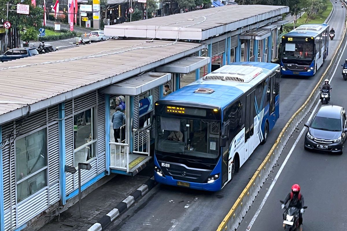 busway, transjakarta, Transportasi umum, bus transjakarta, tarif bus, Sejarah Perjalanan Bus Transjakarta, Tarif Rp 3.500 Sejak 2005