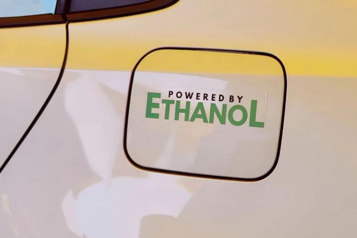 bioetanol, Pertamina Patra Niaga, etanol, energi berkelanjutan, emisi gas buang kendaraan, bbm swasta, Pencampuran Etanol Pada BBM Lazim Dilakukan Negara Lain
