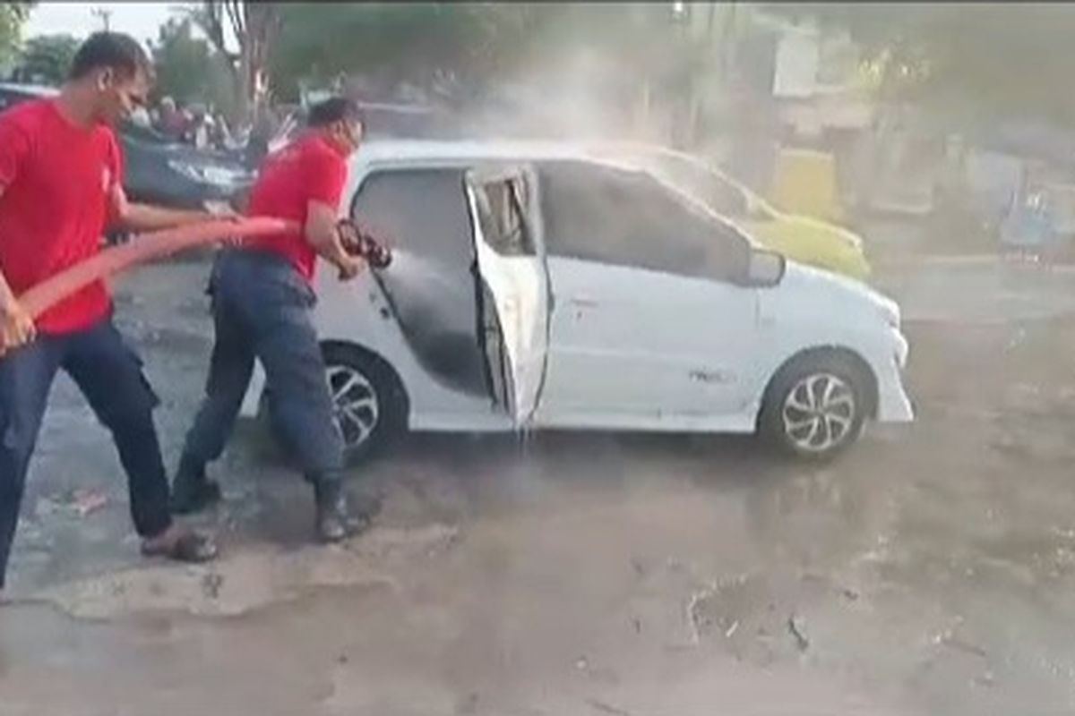 Suzuki Indomobil Sales, mobil terbakar, kebakaran mobil, mudah terbakar, Barang yang Mudah Terbakar jika Ditinggal di Kabin Mobil