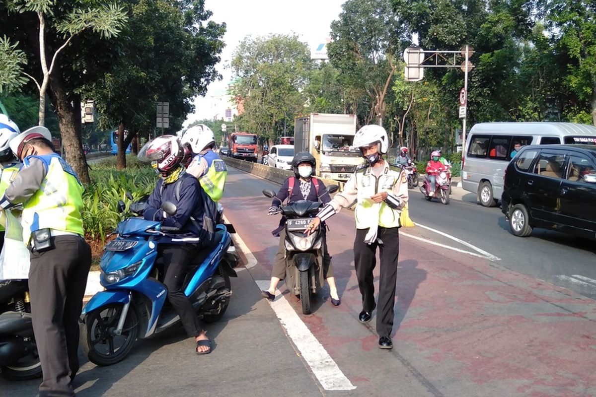 Operasi Patuh Jaya, pelanggaran lalu lintas, Operasi Patuh, operasi patuh jaya, razia operasi penegakan ketertiban, titik razia polisi, Daftar Pelanggaran yang Diincar di Titik Razia Operasi Patuh Jaya 2025