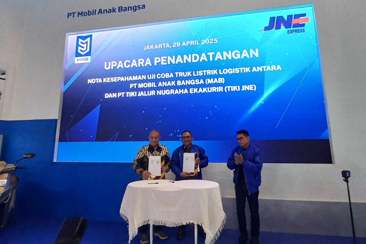 TIKI JNE, logistik, mobil listrik, Logistik, Periklindo Electric Vehicle Show, PEVS, SF T01, Mobil Anak Bangsa (MAB), PEVS 2025, TIKI JNE Uji Coba Mobil Listrik Buatan MAB