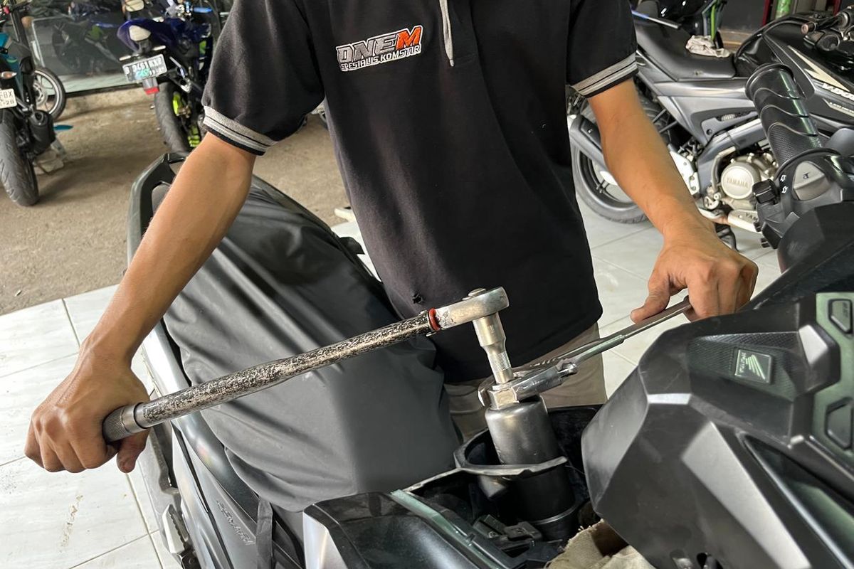 sistem kemudi, pemasangan komstir, teknik press, garansi perbaikan, Alasan Jangan Asal Getok saat Pasang Komstir Motor