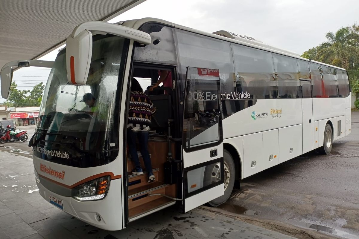 Efisiensi, bus listrik, PO Efisiensi, efisiensi, bus AKAP, PO Bus, Bus AKAP Listrik, Masih Banyak Penumpang Penasaran dengan Bus Listrik Efisiensi
