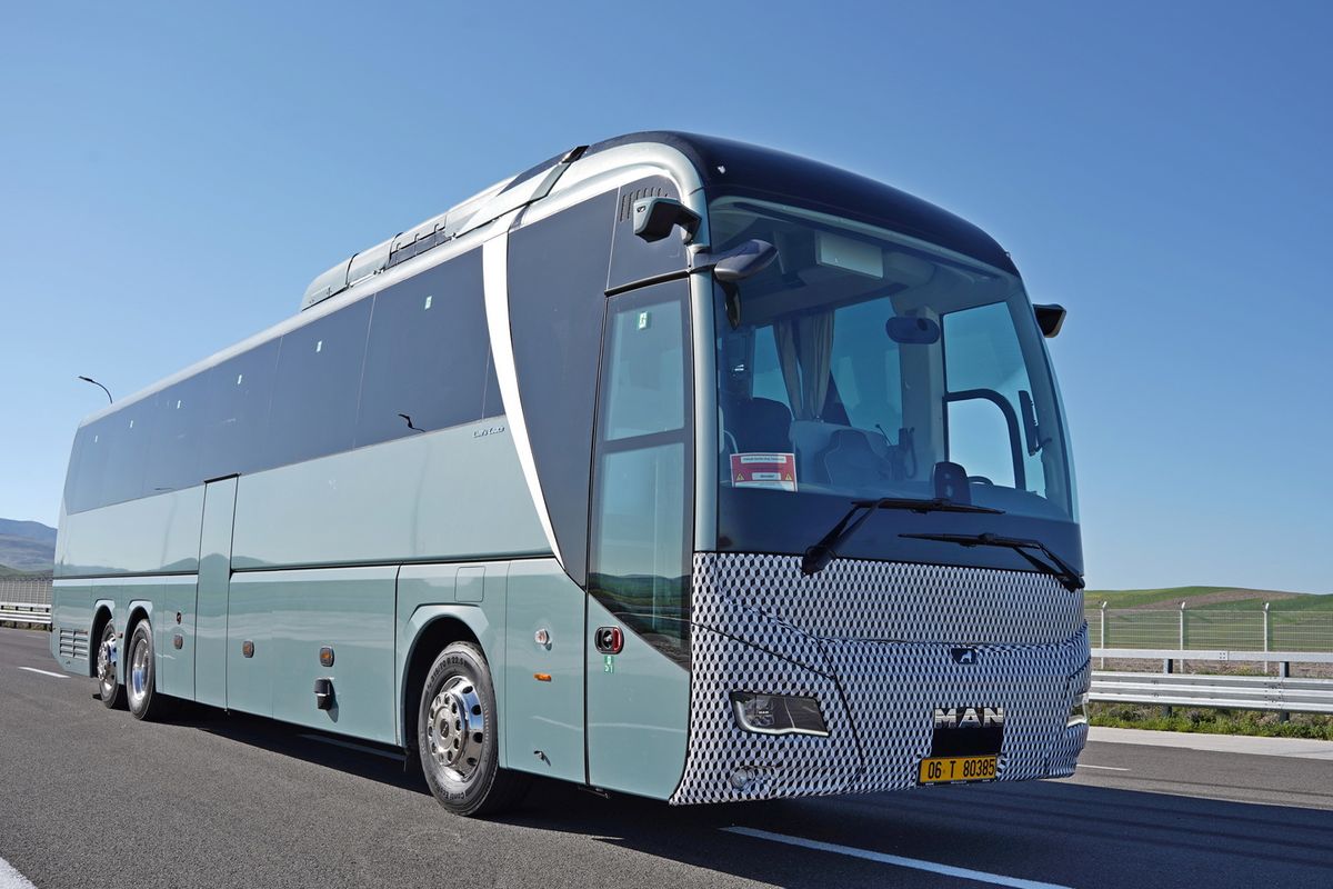 bus listrik, Truk listrik, insentif kendaraan listrik, kendaraan listrik, Kendala Membangun Ekosistem Bus dan Truk Listrik di Indonesia
