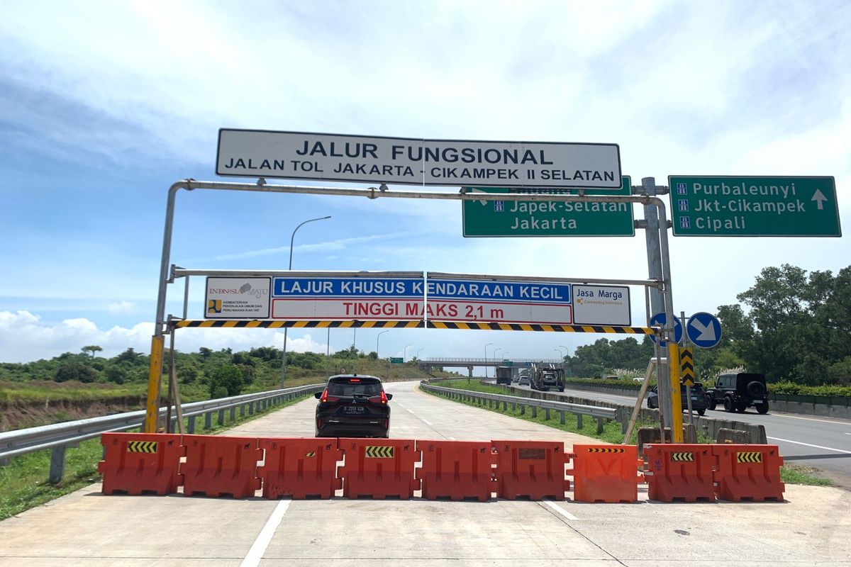 Lalu Lintas, Jasa Marga, kendaraan bermotor, Tol Japek II Selatan, mudik Lebaran 2025, Tol Japek II fungsional saat mudik Lebaran 2025, Tol Japek II Selatan Hanya Boleh Dilintasi Kendaraan Golongan I