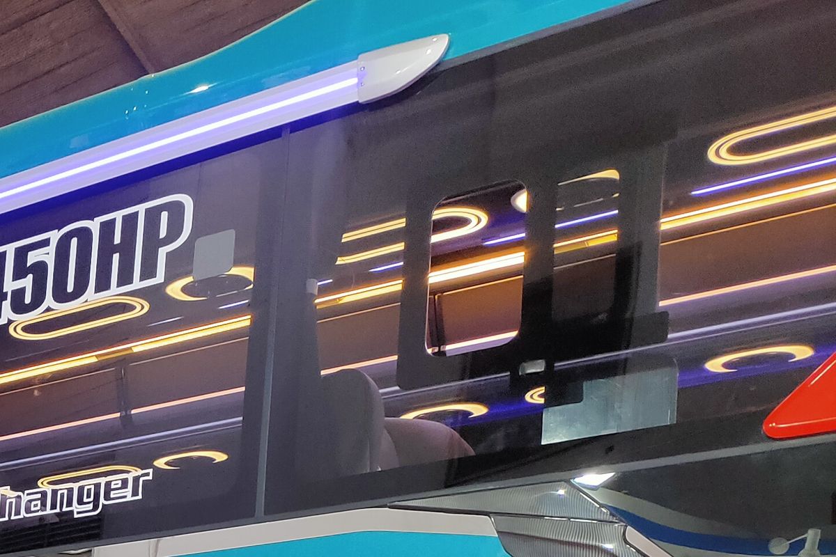 bodi bus, kaca geser, Karoseri New Armada, bus AKAP, desain bus, Alasan Bus AKAP Bodi Skylander R22 Pakai Kaca Geser