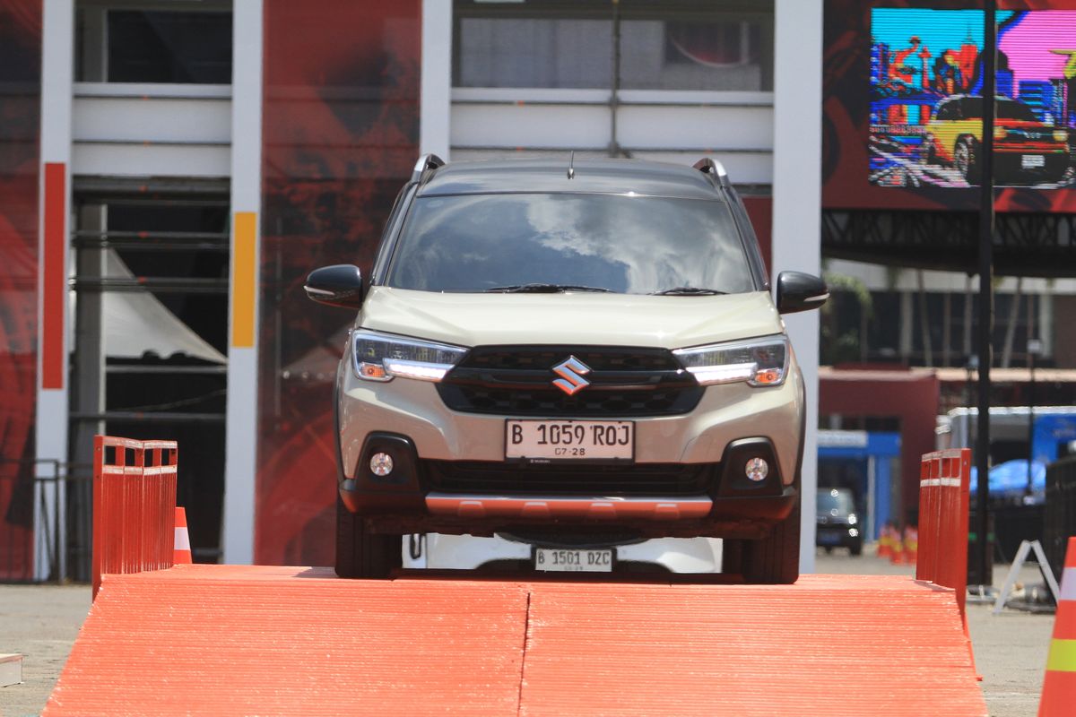 Suzuki, Suzuki XL7, Suzuki XL7 Harga, Update Harga Suzuki XL7: SUV Murah Hybrid 7-Penumpang