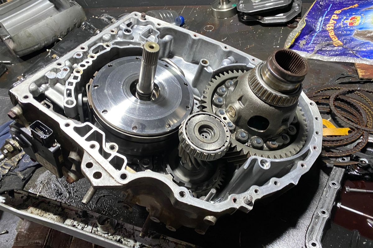 Perawatan Mobil Matik dan Manual, Mana yang Lebih Mahal dan Ribet?