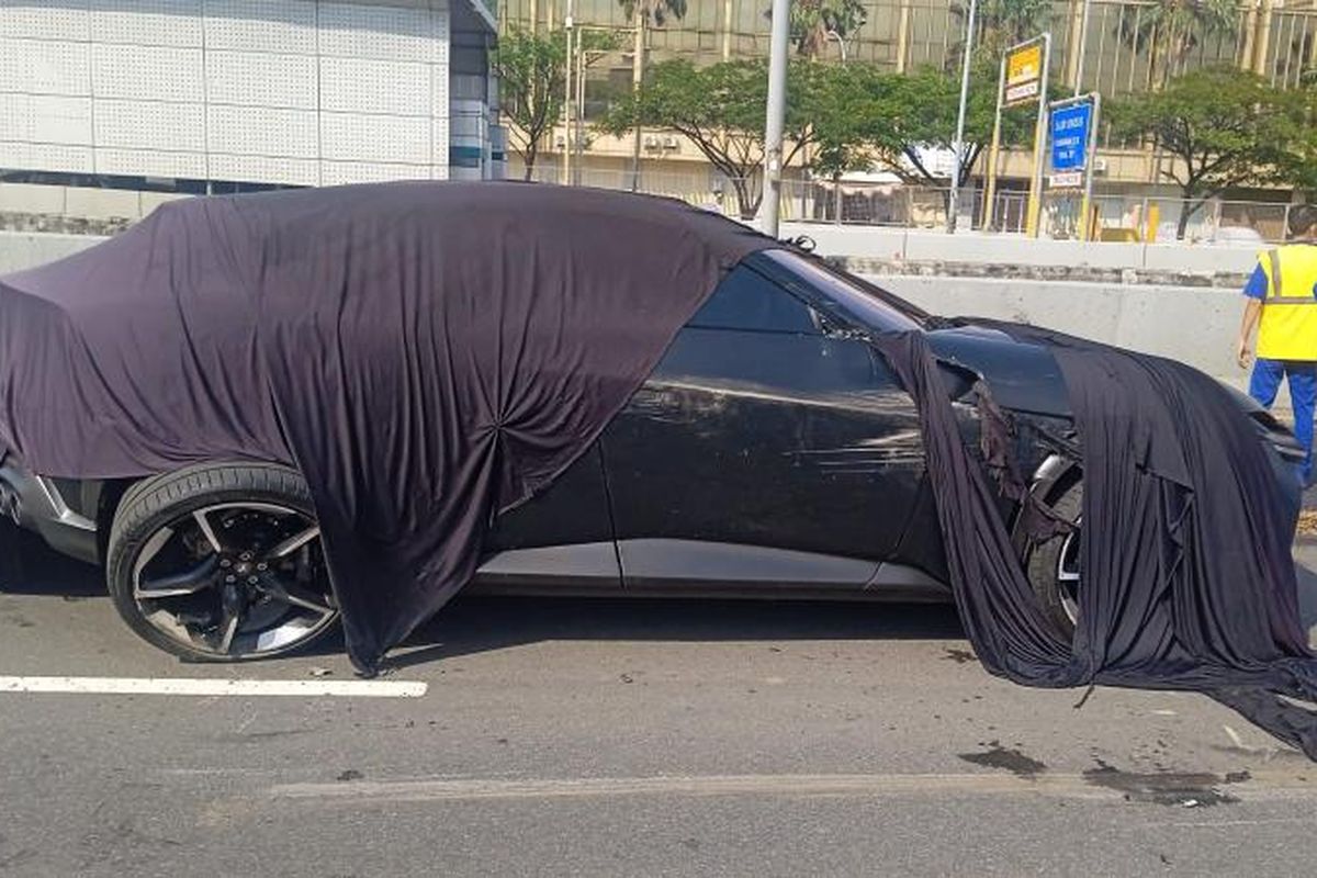 Ferrari Purosangue, Tol Cengkareng, Kecelakaan lalu lintas, Ferrari kecelakaan, Truk Towing, Polisi Jelaskan Kronologi Ferrari Jatuh dari Towing di Jalan Tol