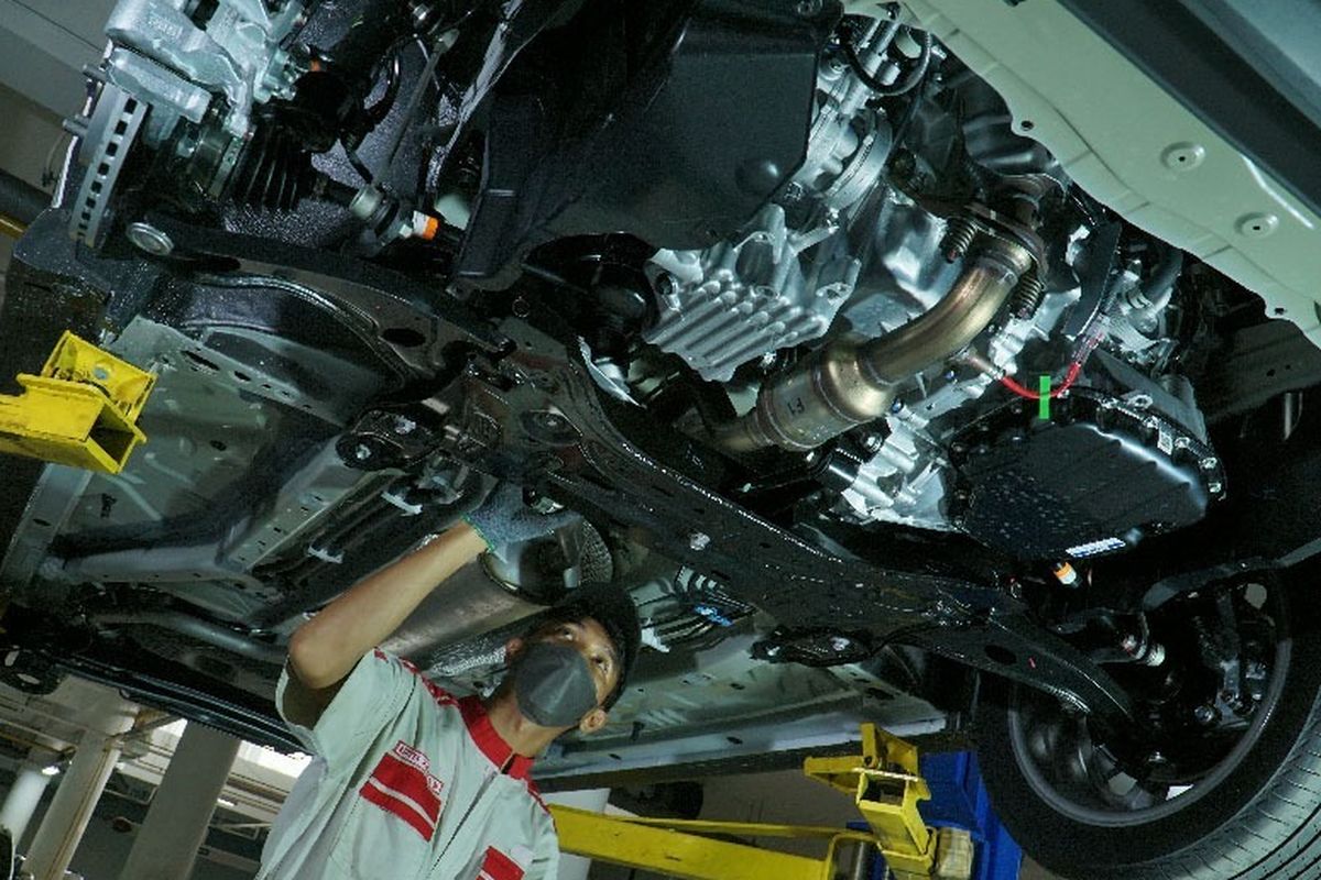 mudik, mobil, mesin, cairan, minyak rem, wiper, Minyak rem, Usai Mudik, Jangan Abaikan Pengecekan 4 Cairan Penting di Mobil