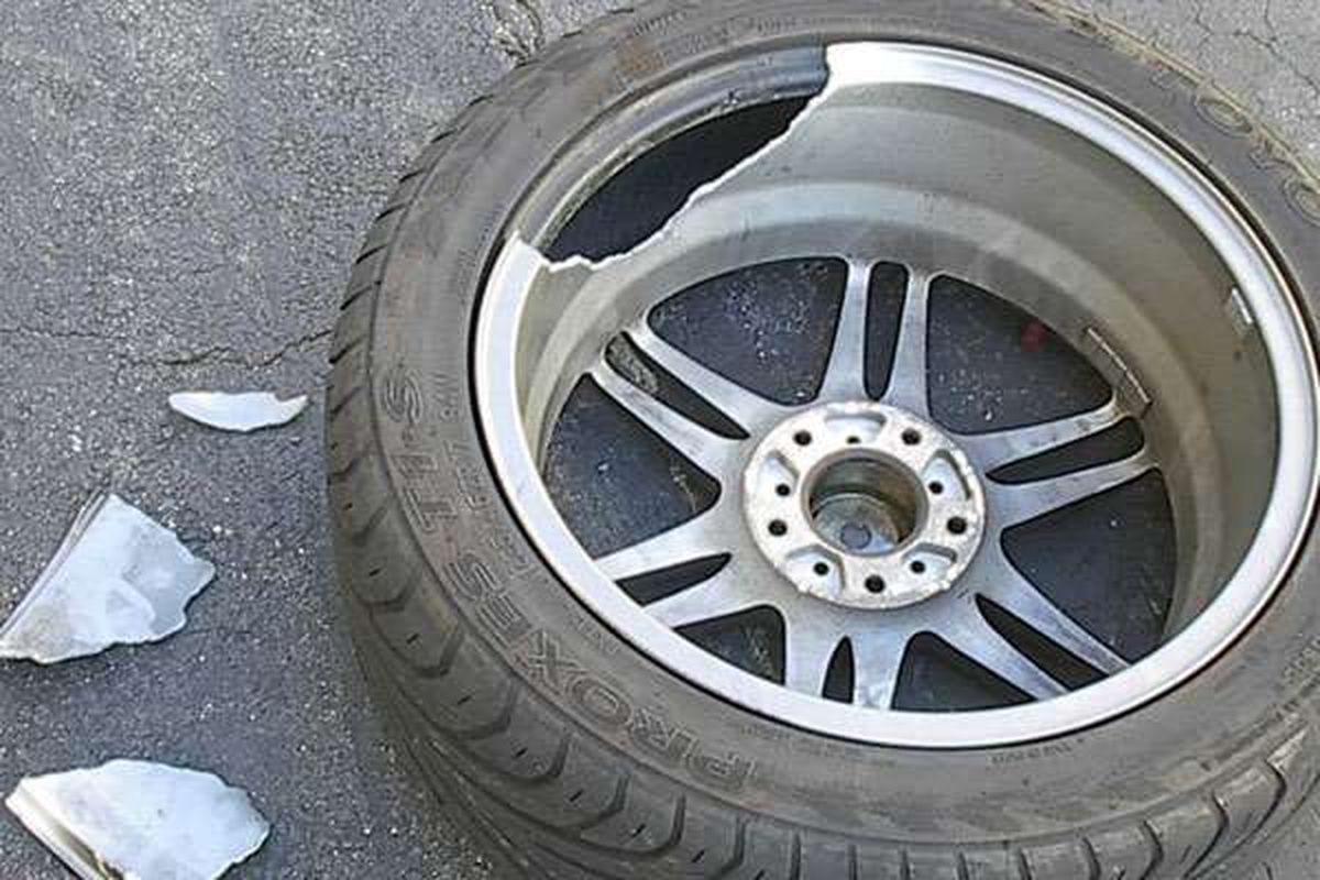 Pelek, mobil, pelek, Retak, keselamatan berkendara, retak, Kenali Ciri-ciri Pelek Mobil yang Sudah Retak Halus
